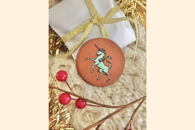 Scottish Unicorn Leather Magnet with Holiday Setting